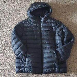 Black 700 down fill packable roots jacket